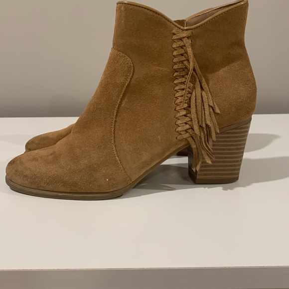 Boots - Picture 4 of 9